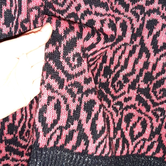 2/18$🌷Pink & Black Zebra Pattern Sweater - Picture 3 of 11